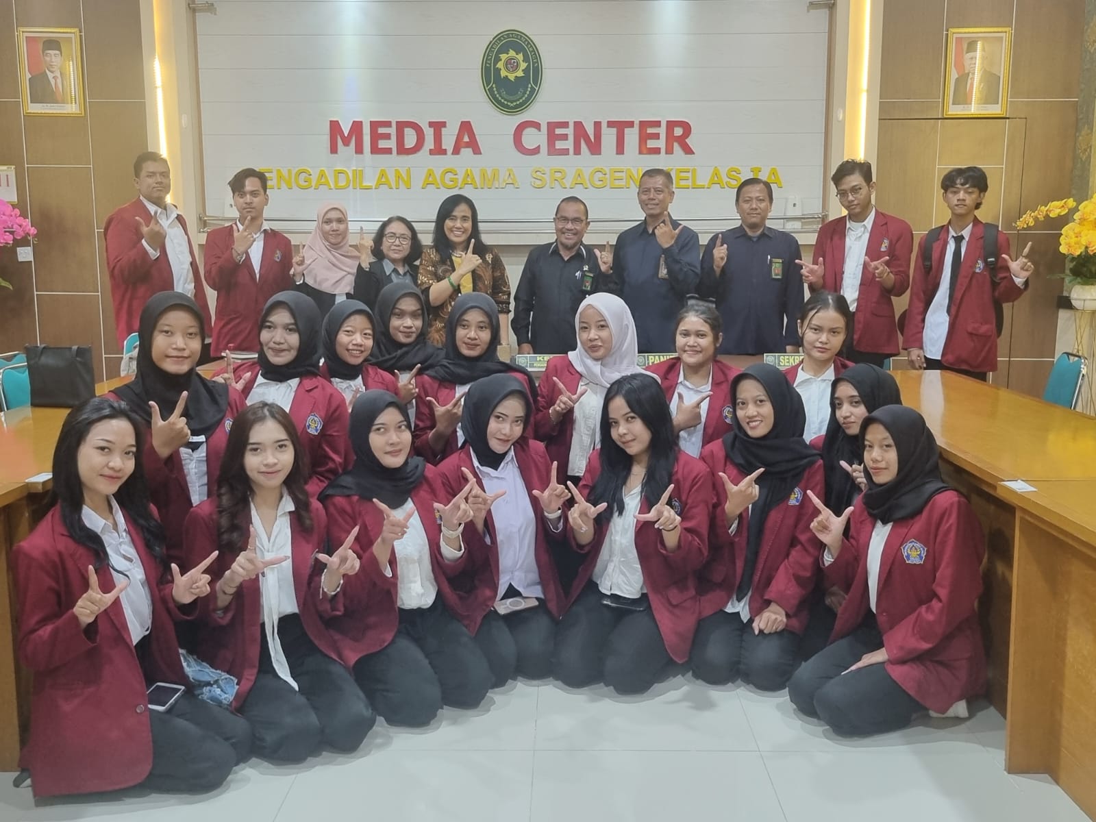 Mahasiswi Unisri