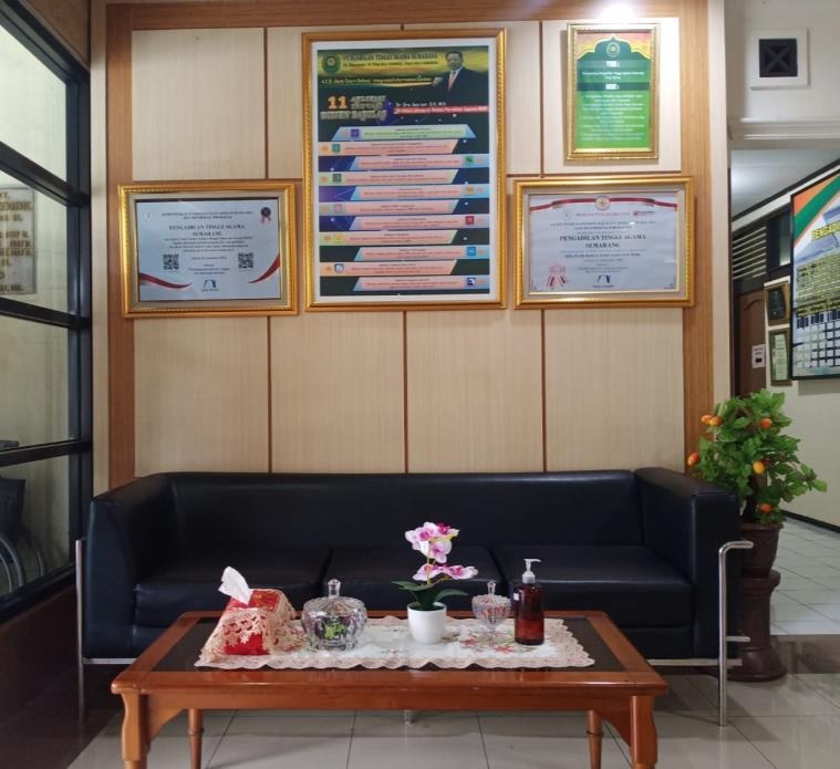 RUANG TAMU TERBUKA